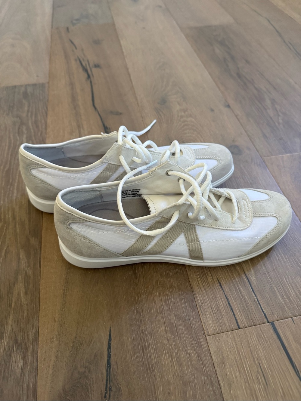 Munro White and Beige Clemens Sneakers